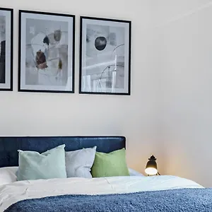 Stylish Excel 3 Bedroom Flat Apartment London