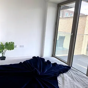Md : Stunning 2 Bedroom 2 Bath - Royal Docks Apartment London